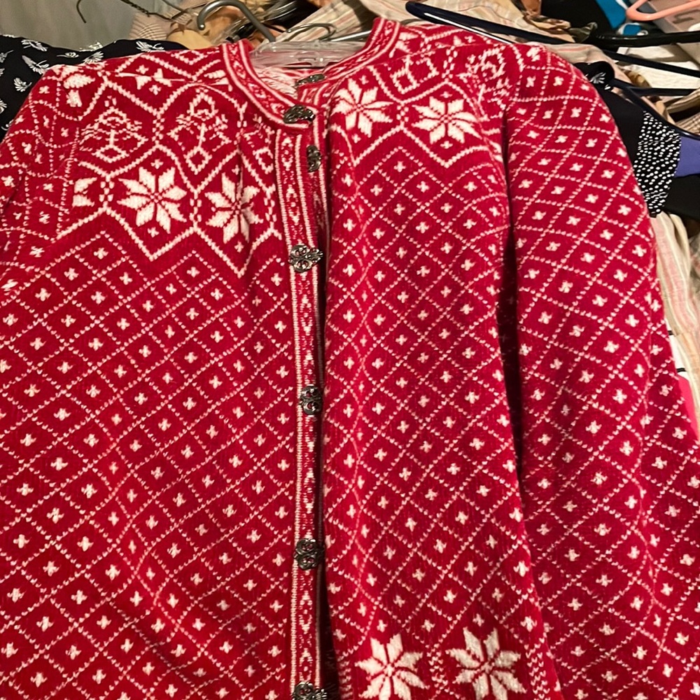 Red Xmas button sweater. Size XL